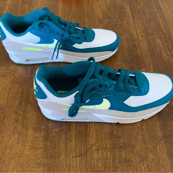 Nike Air Max 90 LTR GS (NEW IN BOX) Low Top Sneaker (Size: 5.5 Youth) Shoes - Picture 8 of 13